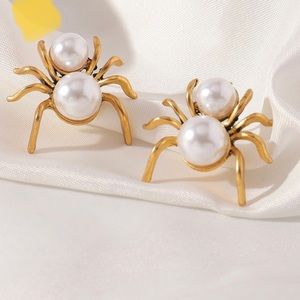 Halloween earrings/ Spider earrings/ Pearl spider earrings/ Gold and white